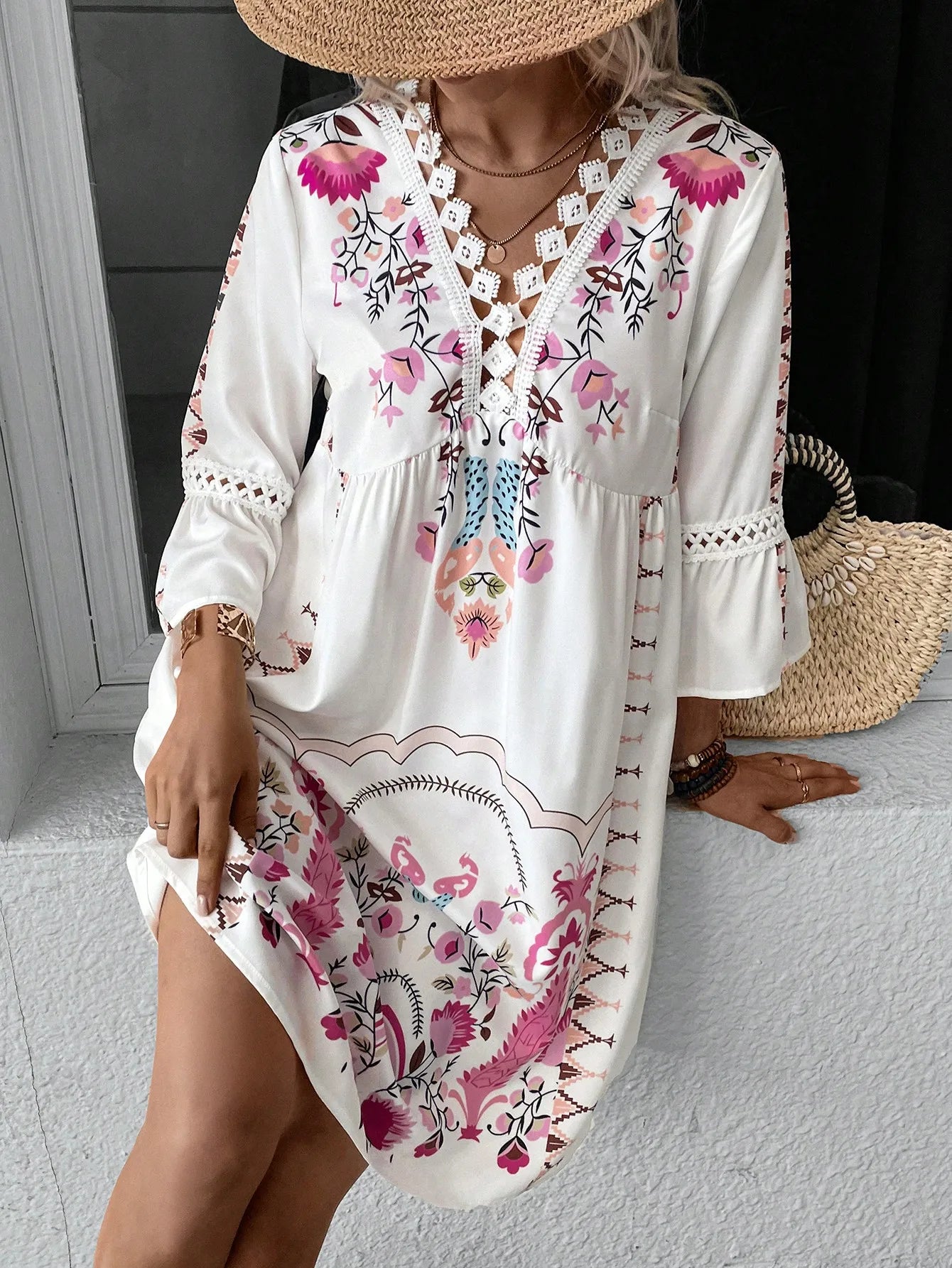 2025 summer new V-neck lace patchwork casual all-matching printed dress somè
